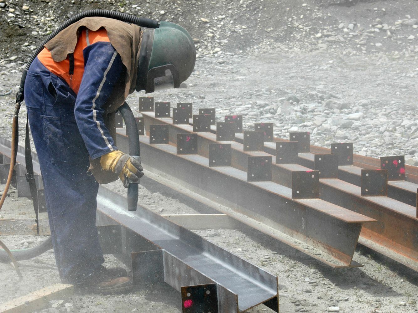 Sandstrahlen auf Metall